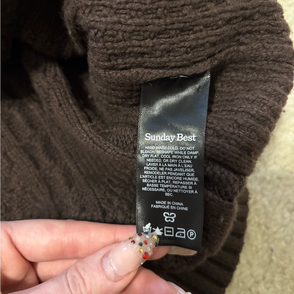 Aritzia Peggy Sweater - Picture 3 of 6